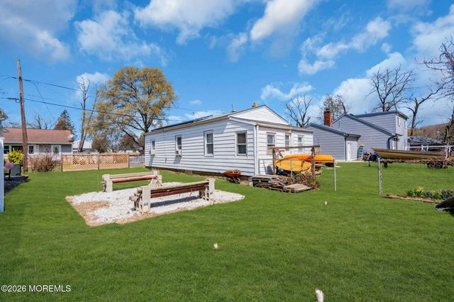 40 Frederick Place, Keansburg, NJ 07734