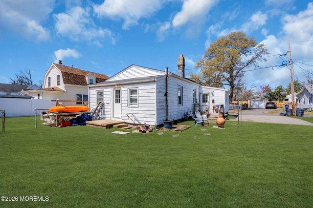 40 Frederick Place, Keansburg, NJ 07734