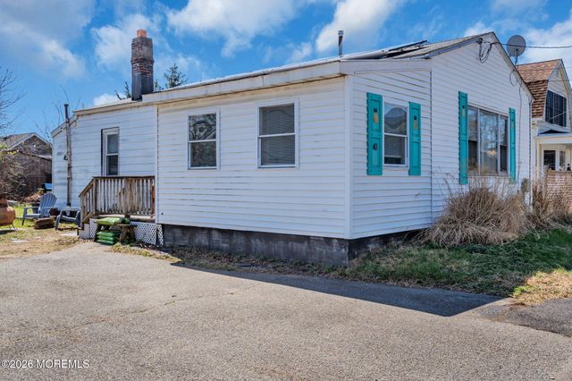 40 Frederick Place, Keansburg, NJ 07734