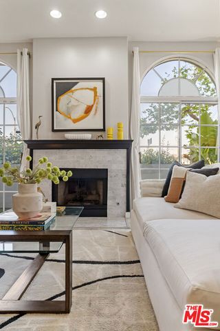 5848 W Olympic Boulevard 102, Los Angeles, CA 90036