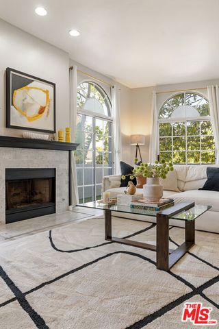 5848 W Olympic Boulevard 102, Los Angeles, CA 90036