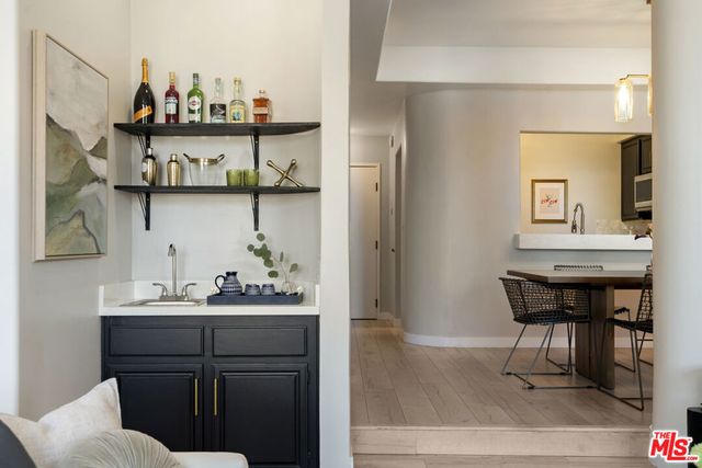 5848 W Olympic Boulevard 102, Los Angeles, CA 90036