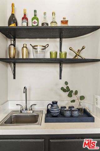 5848 W Olympic Boulevard 102, Los Angeles, CA 90036