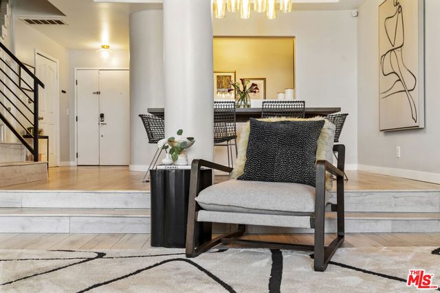 5848 W Olympic Boulevard 102, Los Angeles, CA 90036