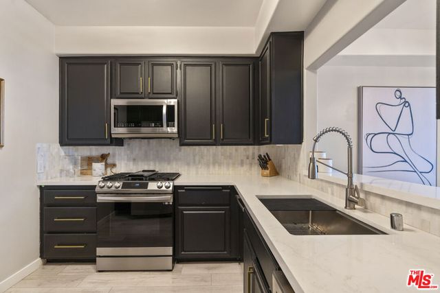 5848 W Olympic Boulevard 102, Los Angeles, CA 90036