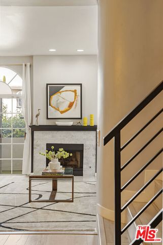 5848 W Olympic Boulevard 102, Los Angeles, CA 90036