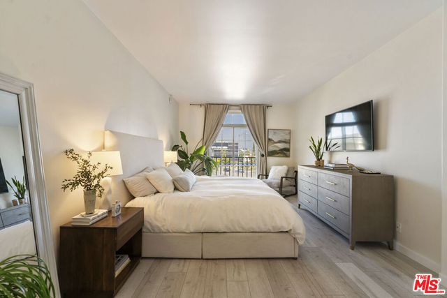 5848 W Olympic Boulevard 102, Los Angeles, CA 90036