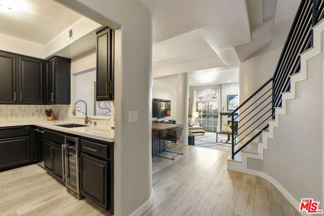 5848 W Olympic Boulevard 102, Los Angeles, CA 90036