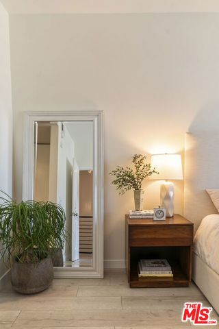 5848 W Olympic Boulevard 102, Los Angeles, CA 90036