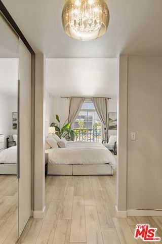 5848 W Olympic Boulevard 102, Los Angeles, CA 90036