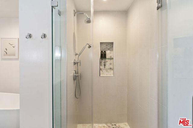 5848 W Olympic Boulevard 102, Los Angeles, CA 90036