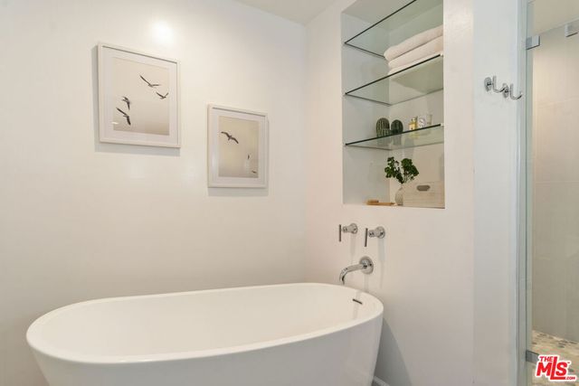 5848 W Olympic Boulevard 102, Los Angeles, CA 90036