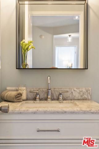 5848 W Olympic Boulevard 102, Los Angeles, CA 90036