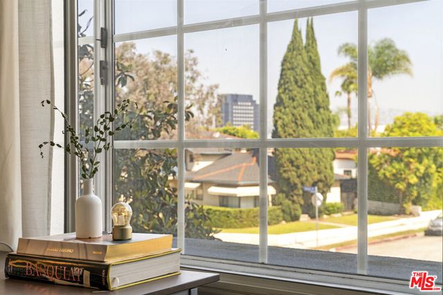 5848 W Olympic Boulevard 102, Los Angeles, CA 90036