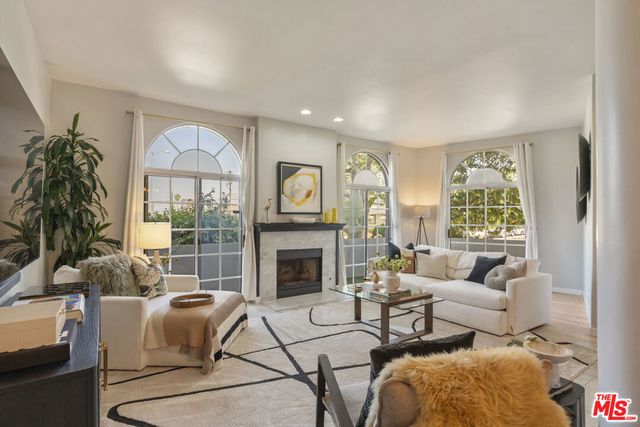 5848 W Olympic Boulevard 102, Los Angeles, CA 90036