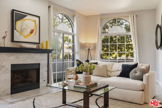 5848 W Olympic Boulevard 102, Los Angeles, CA 90036