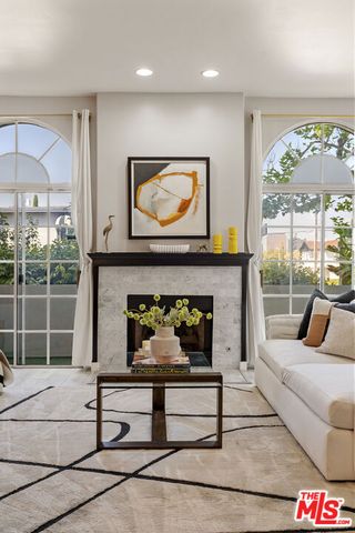 5848 W Olympic Boulevard 102, Los Angeles, CA 90036