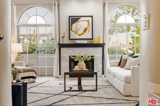 5848 W Olympic Boulevard 102, Los Angeles, CA 90036