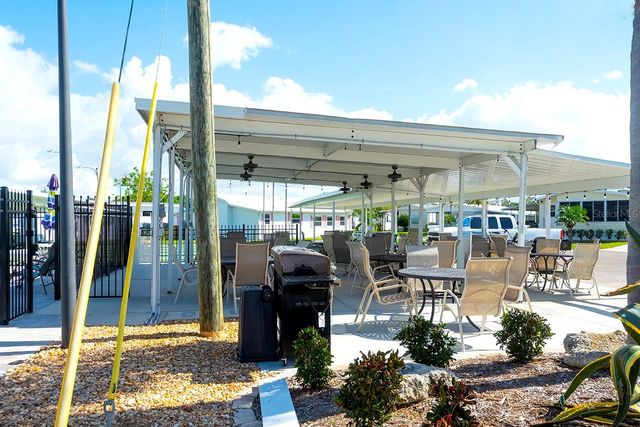 2062 CHAMPION STREET, Sarasota, FL 34231