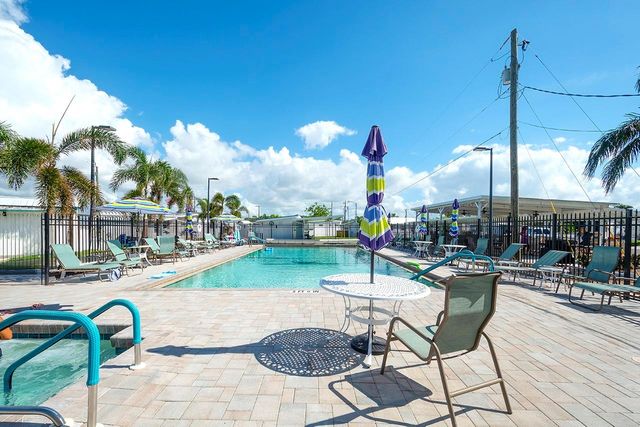 2062 CHAMPION STREET, Sarasota, FL 34231