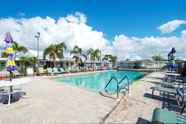 2062 CHAMPION STREET, Sarasota, FL 34231