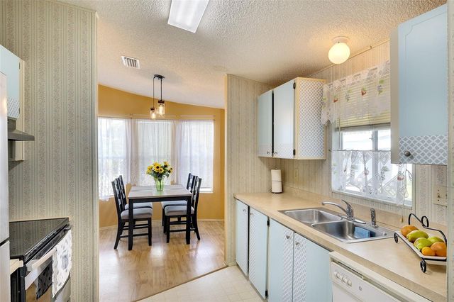 2062 CHAMPION STREET, Sarasota, FL 34231