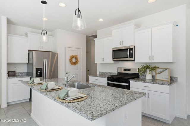 868 W Calle Las Varitas, Sahuarita, AZ 85629