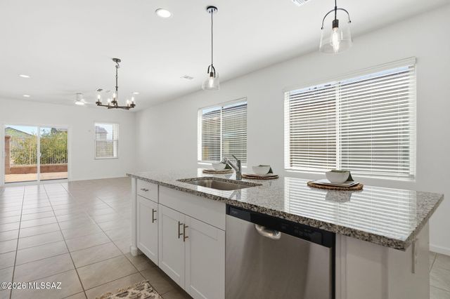 868 W Calle Las Varitas, Sahuarita, AZ 85629