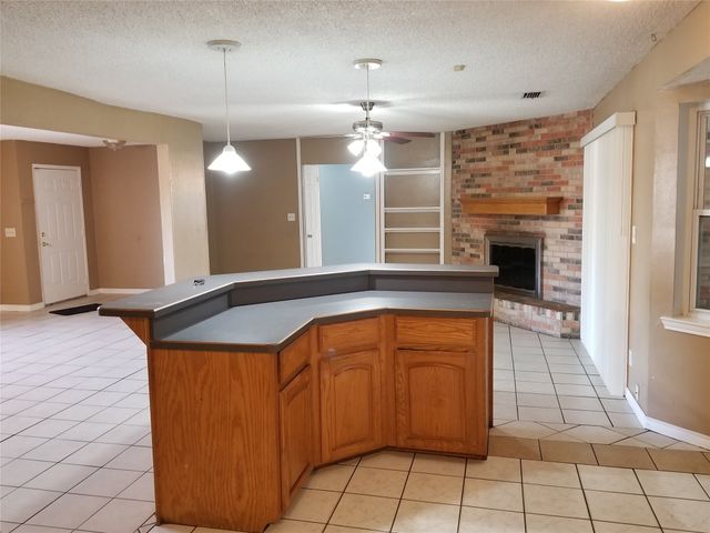 204 Woodlawn Drive, Keene, TX 76059
