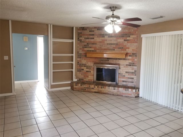204 Woodlawn Drive, Keene, TX 76059