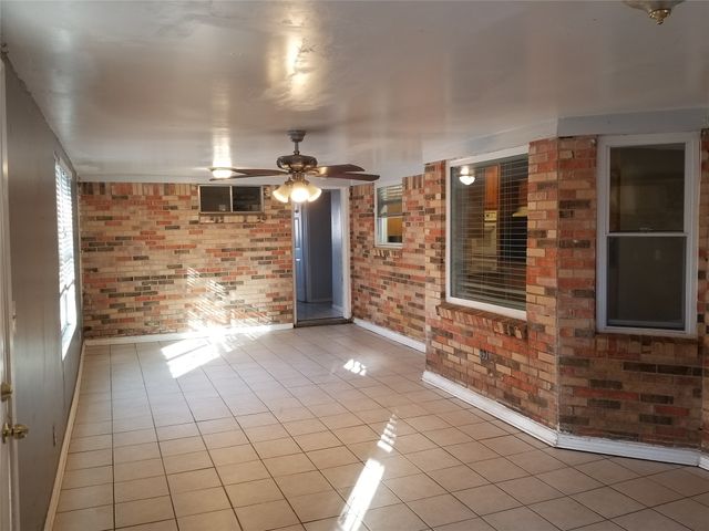 204 Woodlawn Drive, Keene, TX 76059