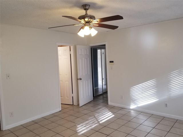 204 Woodlawn Drive, Keene, TX 76059