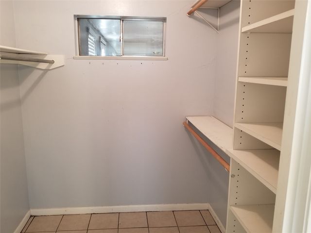 204 Woodlawn Drive, Keene, TX 76059