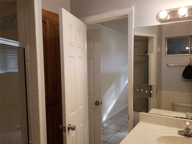 204 Woodlawn Drive, Keene, TX 76059