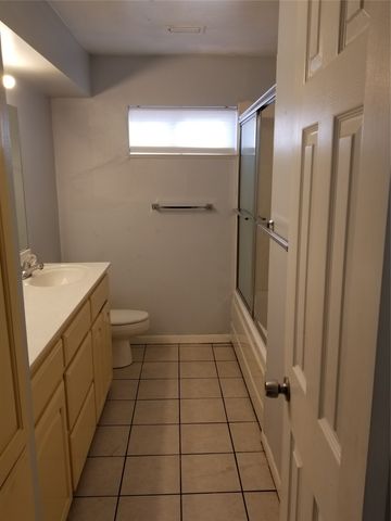 204 Woodlawn Drive, Keene, TX 76059