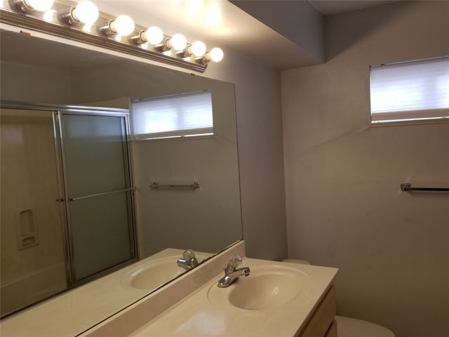 204 Woodlawn Drive, Keene, TX 76059