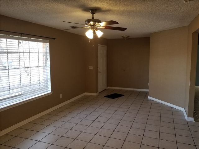 204 Woodlawn Drive, Keene, TX 76059