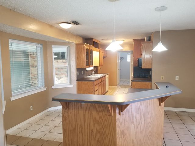 204 Woodlawn Drive, Keene, TX 76059