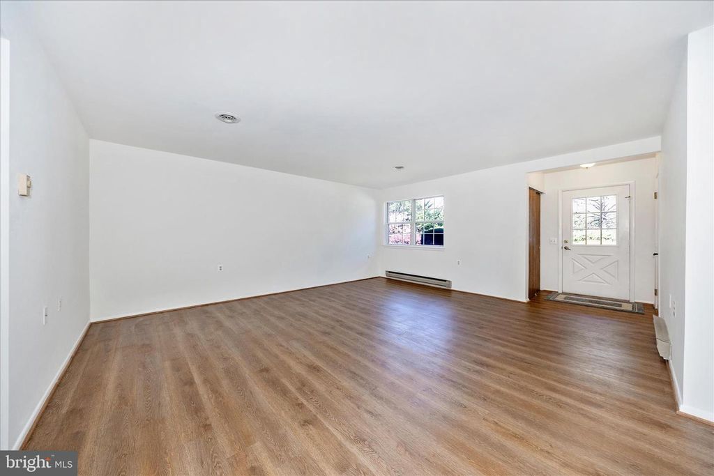 Image 5 of property listing at 5738 BOX ELDER CT, Frederick, MD 21703