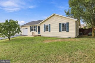 27 SWAYING PINE CT, Bunker Hill, WV 25413