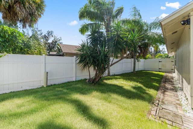 8745 Sol Terrace, West Palm Beach, FL 33403