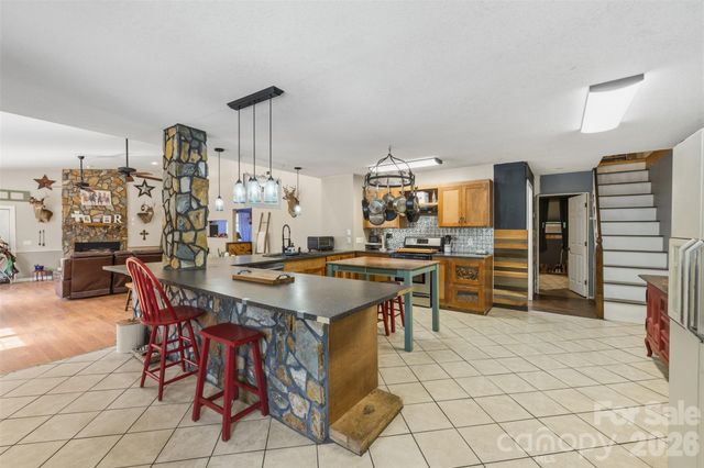 2269 Lee Roy Lane, Lenoir, NC 28645