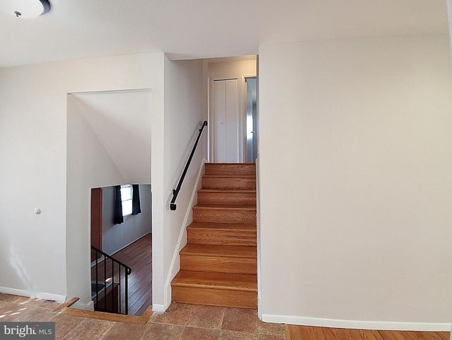 702 W EDMONSTON DR, Rockville, MD 20852