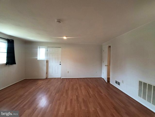 702 W EDMONSTON DR, Rockville, MD 20852