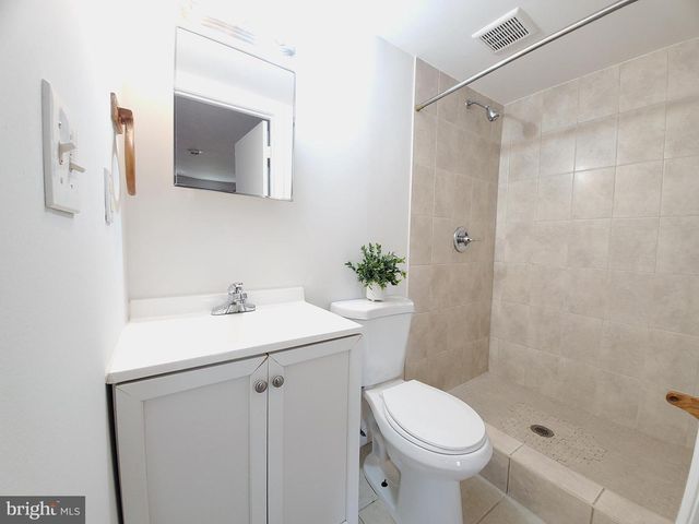 702 W EDMONSTON DR, Rockville, MD 20852