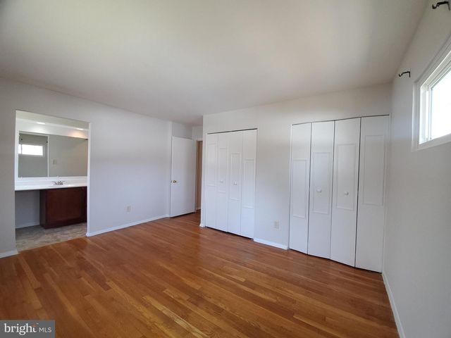 702 W EDMONSTON DR, Rockville, MD 20852