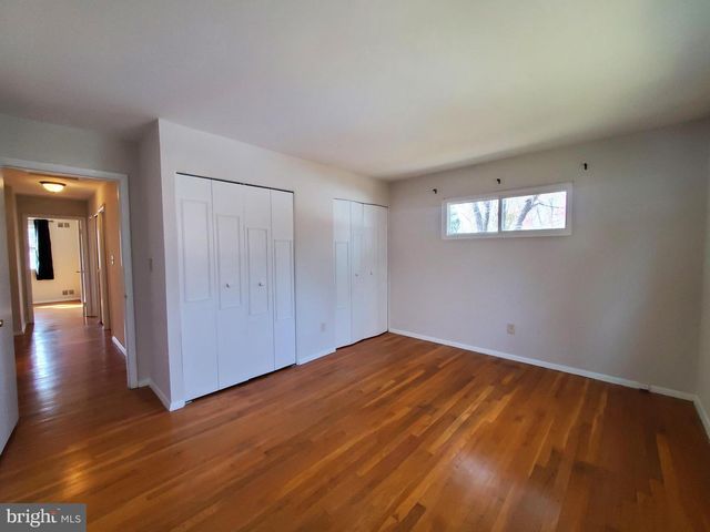 702 W EDMONSTON DR, Rockville, MD 20852