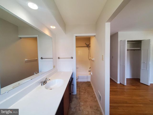 702 W EDMONSTON DR, Rockville, MD 20852