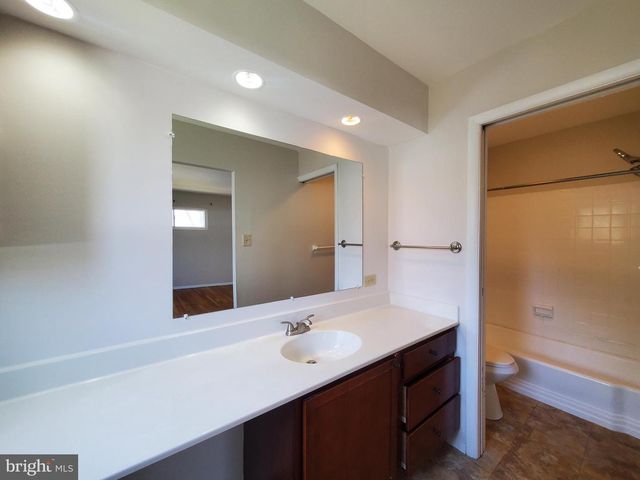 702 W EDMONSTON DR, Rockville, MD 20852