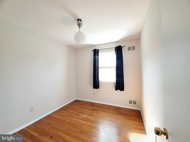 702 W EDMONSTON DR, Rockville, MD 20852